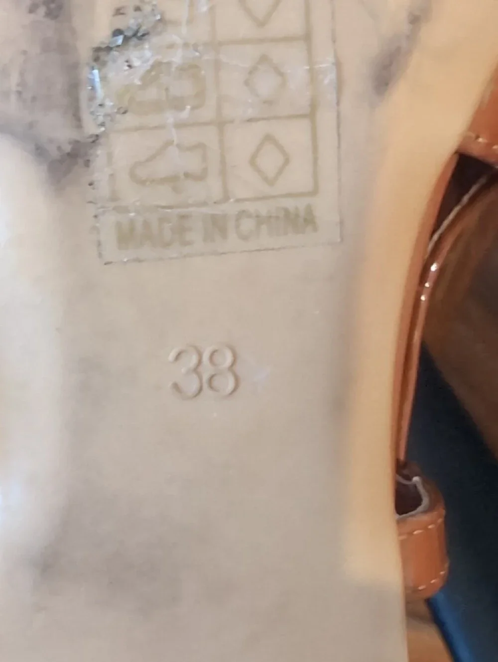 Cider Women's Tan Patent Pointed Slingback Loafers